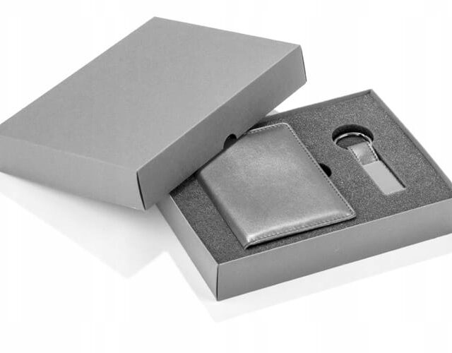 Zestaw upominkowy elegancki - Brelok + Etui na dokumenty