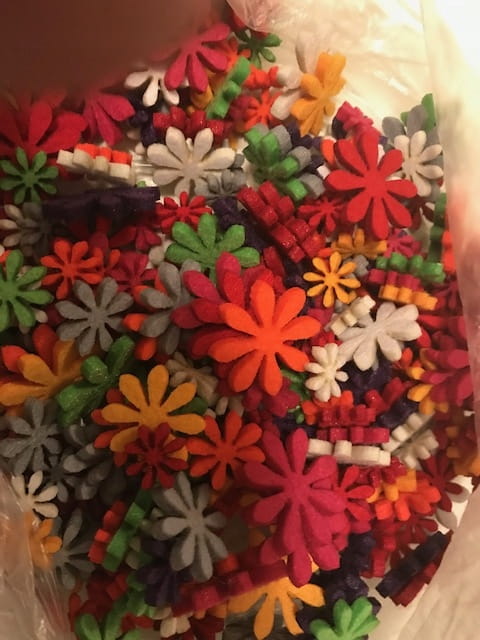 Kolorowe filcowe kwiatuszki dekoracyjne mix 100 sztuk do rękodzieła i scrapbooking